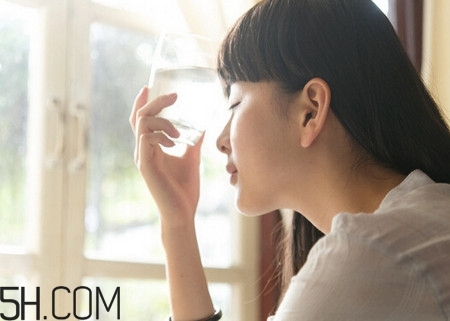 女性初潮一般多少歲？女性初潮年齡如何預(yù)測(cè)？