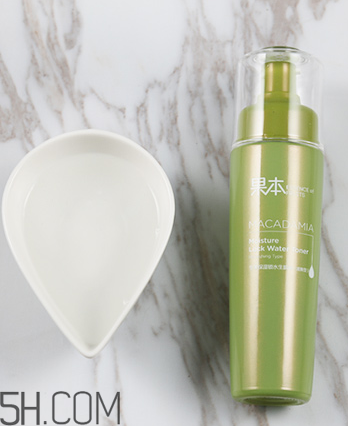 詩婷露雅堅果爽膚水什么功效？有幾種類型？