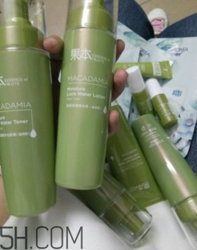 詩(shī)婷露雅堅(jiān)果補(bǔ)水三件套什么功效？熟齡肌能用嗎？