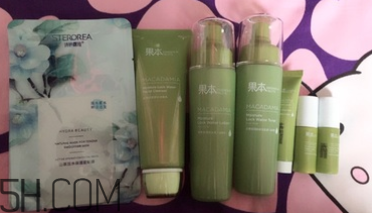 詩(shī)婷露雅堅(jiān)果補(bǔ)水三件套什么功效？熟齡肌能用嗎？