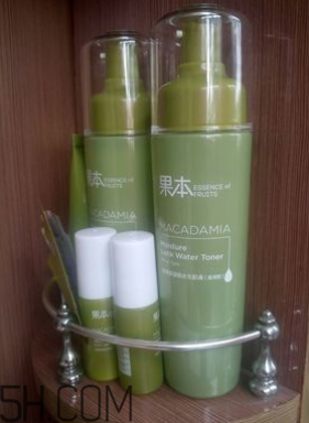 詩婷露雅堅(jiān)果補(bǔ)水三件套油不油？秋冬適合用嗎？