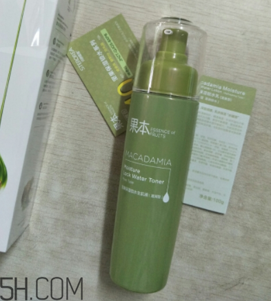 詩婷露雅生肌液滋潤型適合輕熟肌嗎？油不油？