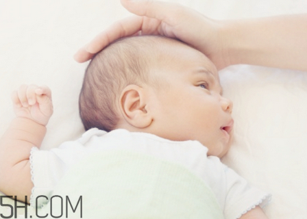 如何護(hù)理寶寶的囟門(mén)？寶寶囟門(mén)什么時(shí)候閉合？