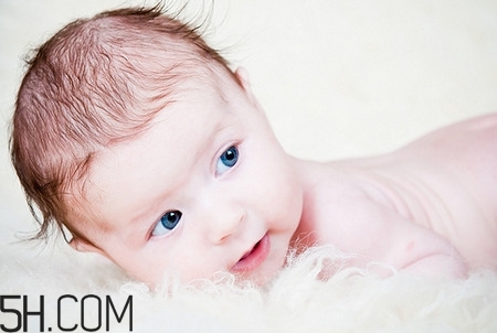 寶寶囟門異常主要有哪些表現(xiàn)？寶寶囟門小怎么辦？