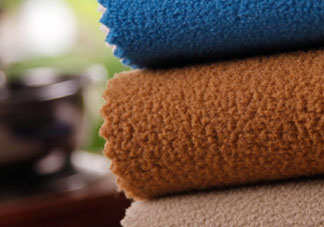 搖粒絨和珊瑚絨哪個好？搖粒絨和抓絨的區(qū)別