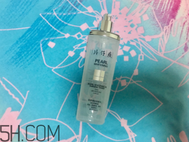 片仔癀珍珠亮膚水適合敏感皮嗎？有刺激嗎？