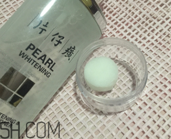 片仔癀珍珠亮膚水適合敏感皮嗎？有刺激嗎？