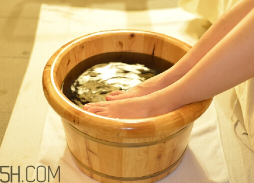 精油泡腳的功效與作用？泡腳用什么精油好？