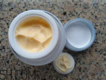 片仔癀珍珠膏白天能用嗎？會不會變黑？