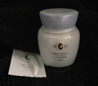 片仔癀珍珠膏夏天能用嗎？會不會很油？