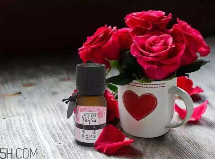 玫瑰精油能泡腳嗎？玫瑰精油的使用方法有哪些？