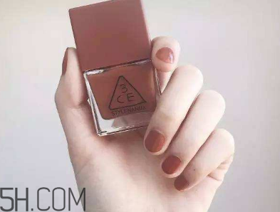 2018冬天涂什么顏色的指甲油好看？美甲小知識