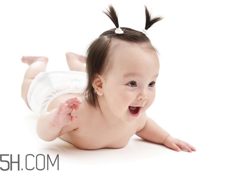 寶寶濕疹媽媽吃哪些食物比較好？寶寶秋冬脫發(fā)要怎么辦？