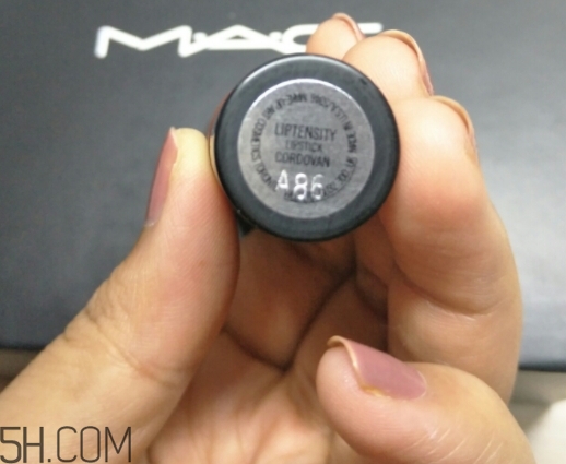 魅可和雅詩(shī)蘭黛哪個(gè)好？mac和雅詩(shī)蘭黛口紅對(duì)比