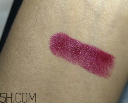 魅可和雅詩(shī)蘭黛哪個(gè)好？mac和雅詩(shī)蘭黛口紅對(duì)比