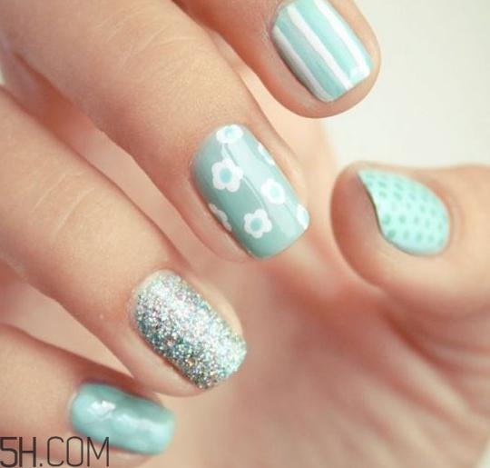 冬天涂什么指甲油好看？手黑涂什么指甲油好看？