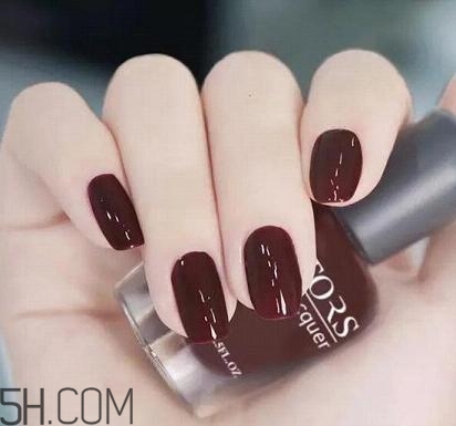 指甲油搭配有哪些講究？顯手白指甲油顏色推薦