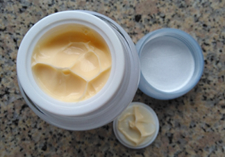 片仔癀珍珠膏白天能用嗎？會(huì)不會(huì)變黑？