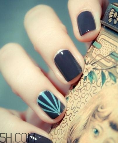 冬天涂什么指甲油好看？手黑涂什么指甲油好看？