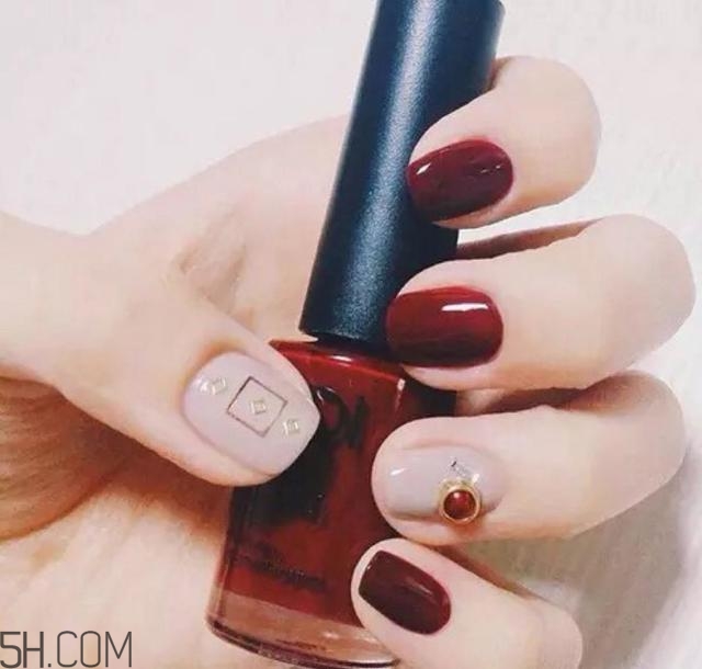 2018冬天涂什么顏色的指甲油好看？美甲小知識