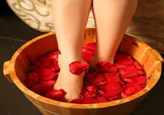 玫瑰精油能泡腳嗎？玫瑰精油的使用方法有哪些？