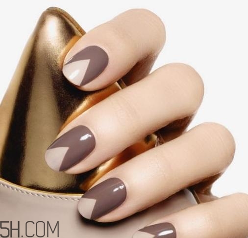 冬天涂什么指甲油好看？手黑涂什么指甲油好看？