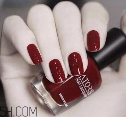 指甲油搭配有哪些講究？顯手白指甲油顏色推薦