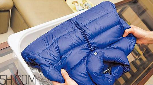 女裝羽絨服怎么保養(yǎng)？輕薄羽絨服怎么搭配？