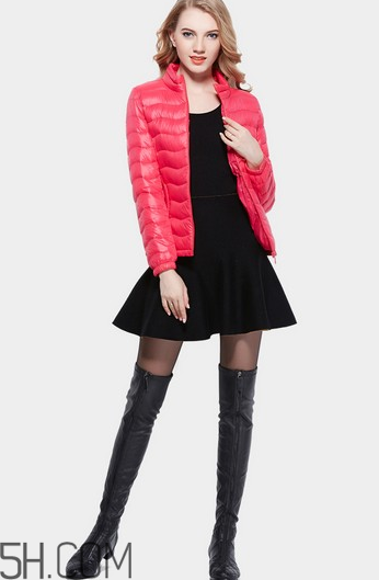 女裝羽絨服怎么保養(yǎng)？輕薄羽絨服怎么搭配？