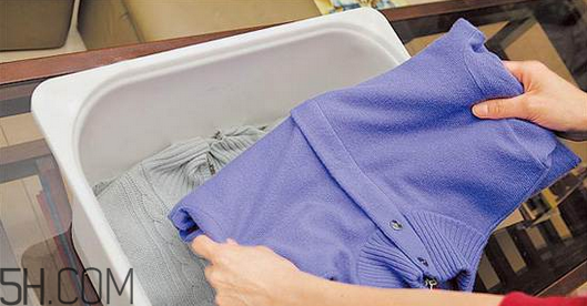 女裝羽絨服怎么保養(yǎng)？輕薄羽絨服怎么搭配？