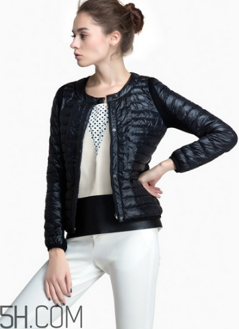 女裝羽絨服怎么保養(yǎng)？輕薄羽絨服怎么搭配？