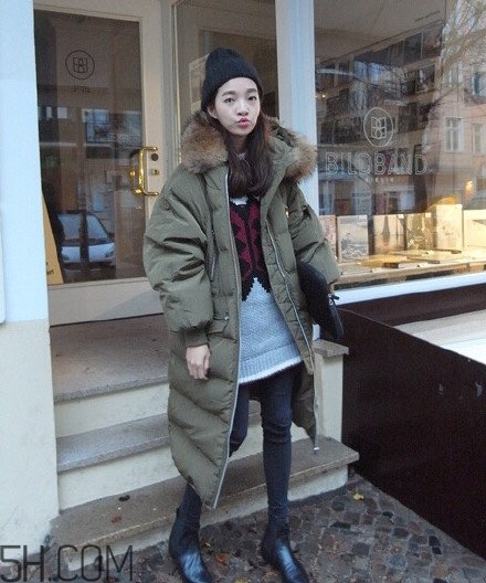 羽絨服怎么穿不顯胖？冬季好看的女裝羽絨服時(shí)尚搭配
