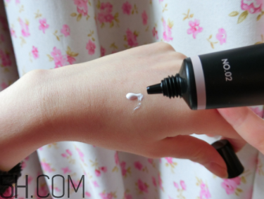 阿芙精油妝前乳色號有哪些？哪個色號能遮痘?。?></p>		</div>
<div align=