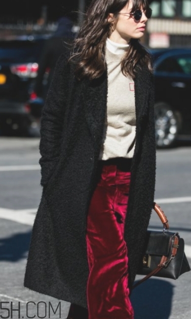 金絲絨褲子配什么上衣？金絲絨上衣搭配