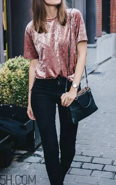 金絲絨褲子配什么上衣？金絲絨上衣搭配