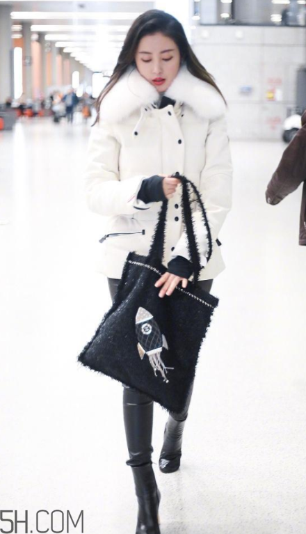 羽絨服搭配什么褲子好看？羽絨服搭配推薦