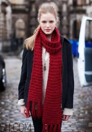 圍巾與大衣怎么搭配？灰色圍巾怎么搭配？