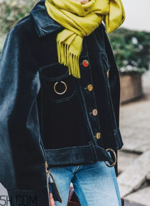 圍巾與大衣怎么搭配？灰色圍巾怎么搭配？