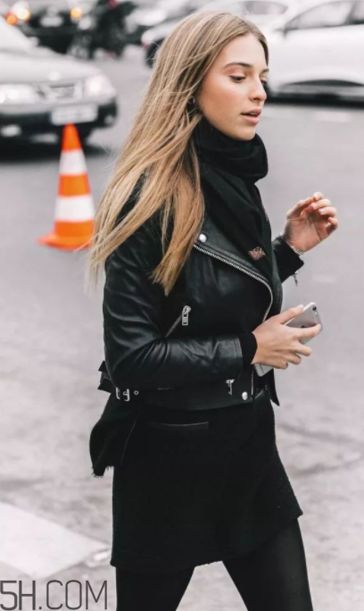 圍巾與大衣怎么搭配？灰色圍巾怎么搭配？