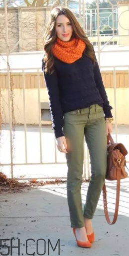 橘色衣服怎么搭配？橘色衣服搭配指南