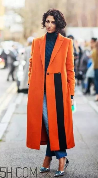 橘色衣服怎么搭配？橘色衣服搭配指南