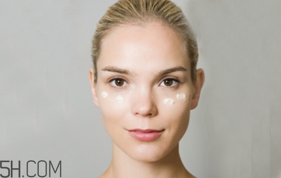 眼霜分幾種？眼霜和眼部精華一樣嗎？