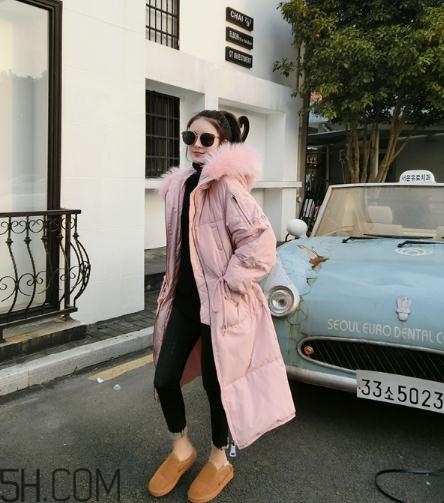 粉色羽絨服配什么鞋子？粉色羽絨服搭配鞋子圖片