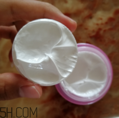 素顏霜需要卸妝嗎？植美村素顏霜要卸妝嗎？