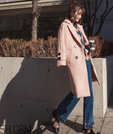 粉色大衣搭配什么鞋子？粉色大衣搭配鞋子圖片