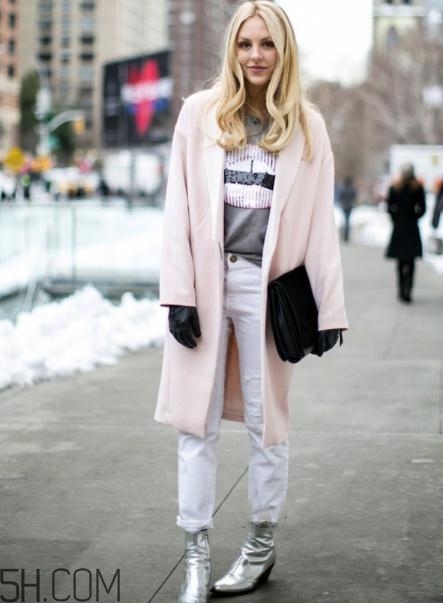 粉色大衣里面怎么搭配？粉色大衣內(nèi)搭什么顏色？