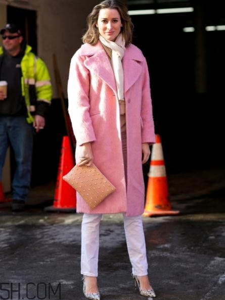 粉色大衣配什么褲子？粉色大衣搭配褲子圖片