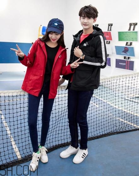 沖鋒衣搭配什么褲子好看？沖鋒衣搭配褲子圖片