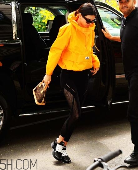 沖鋒衣搭配什么鞋子？沖鋒衣搭配鞋子圖片