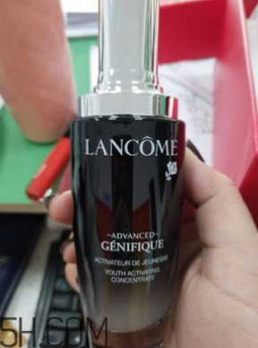 肌底液和精華有什么區(qū)別？蘭蔻小黑瓶可以單獨(dú)用嗎？